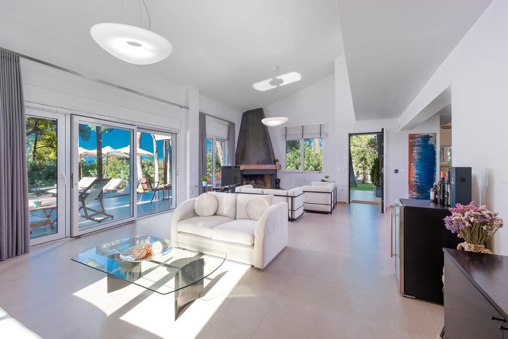 The White Villa At Sani Sani  Exteriör bild